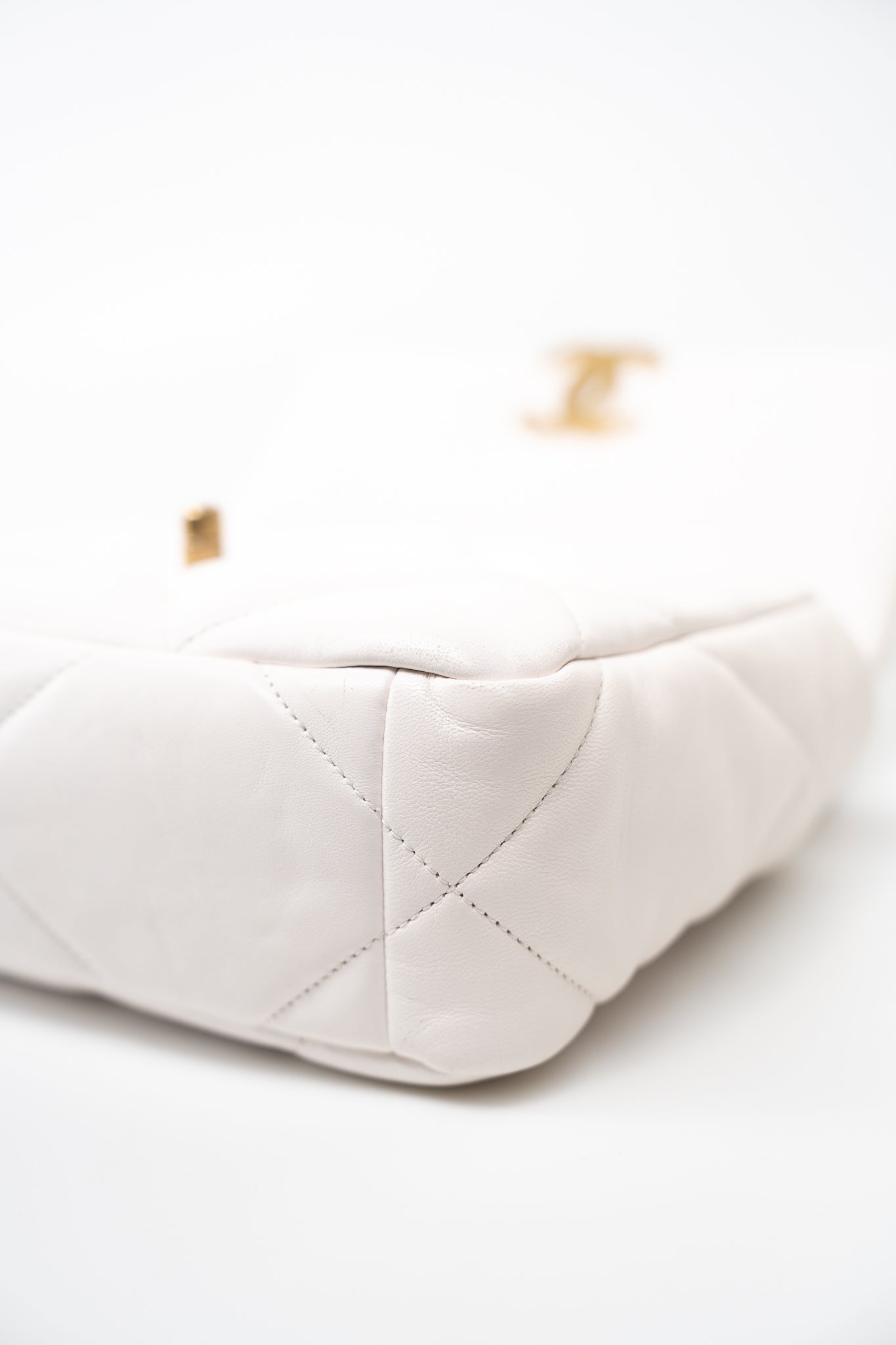 21p White 19 Lambskin Quilted 19 Flap Small