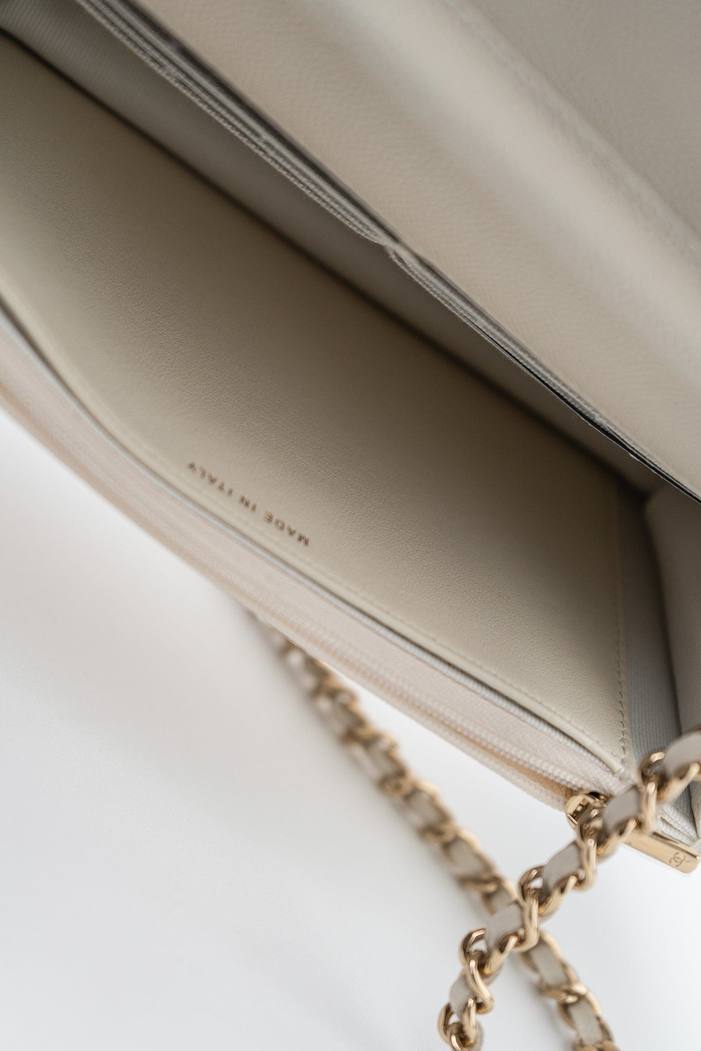 22C White Caviar Quilted Wallet On Chain WOC Light Gold Hardware