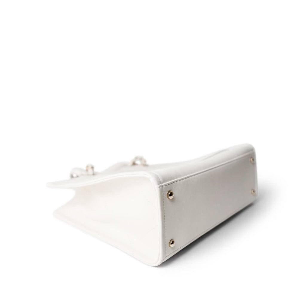 Chanel 22P Small White Zipped Shopping Bag