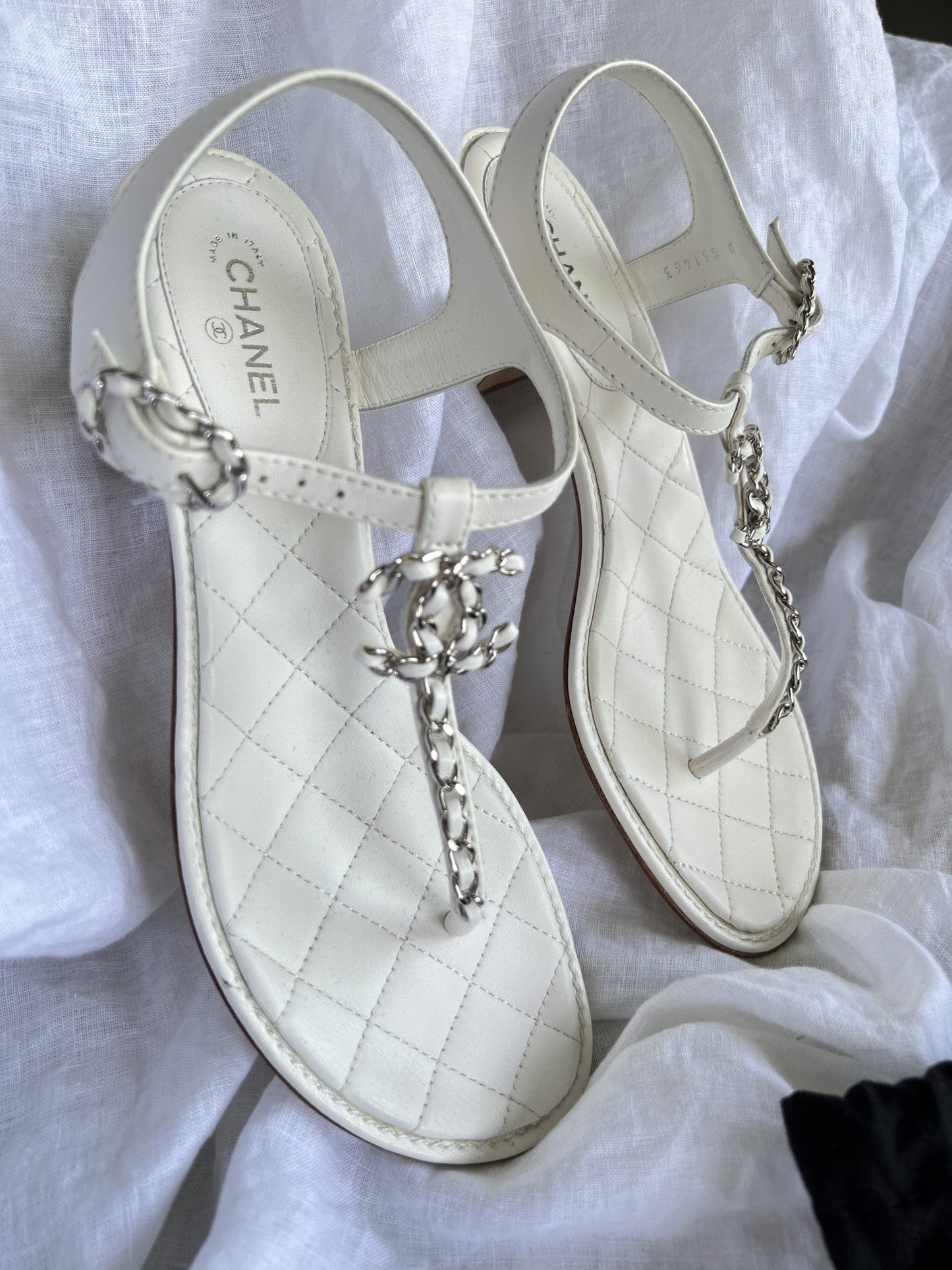 Chanel White Quilted Leather Sandals - 38 1/2