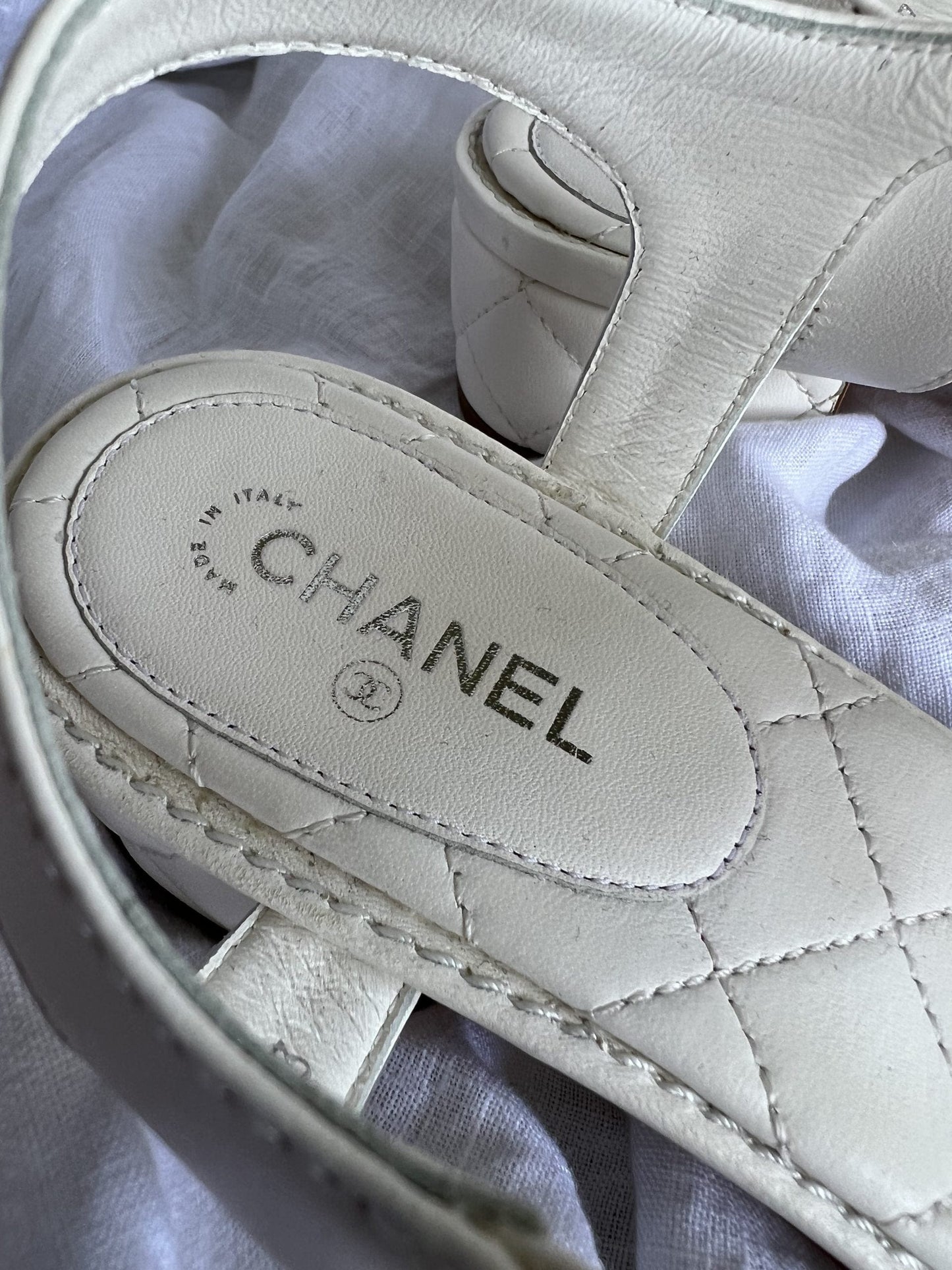 Chanel White Quilted Leather Sandals - 38 1/2