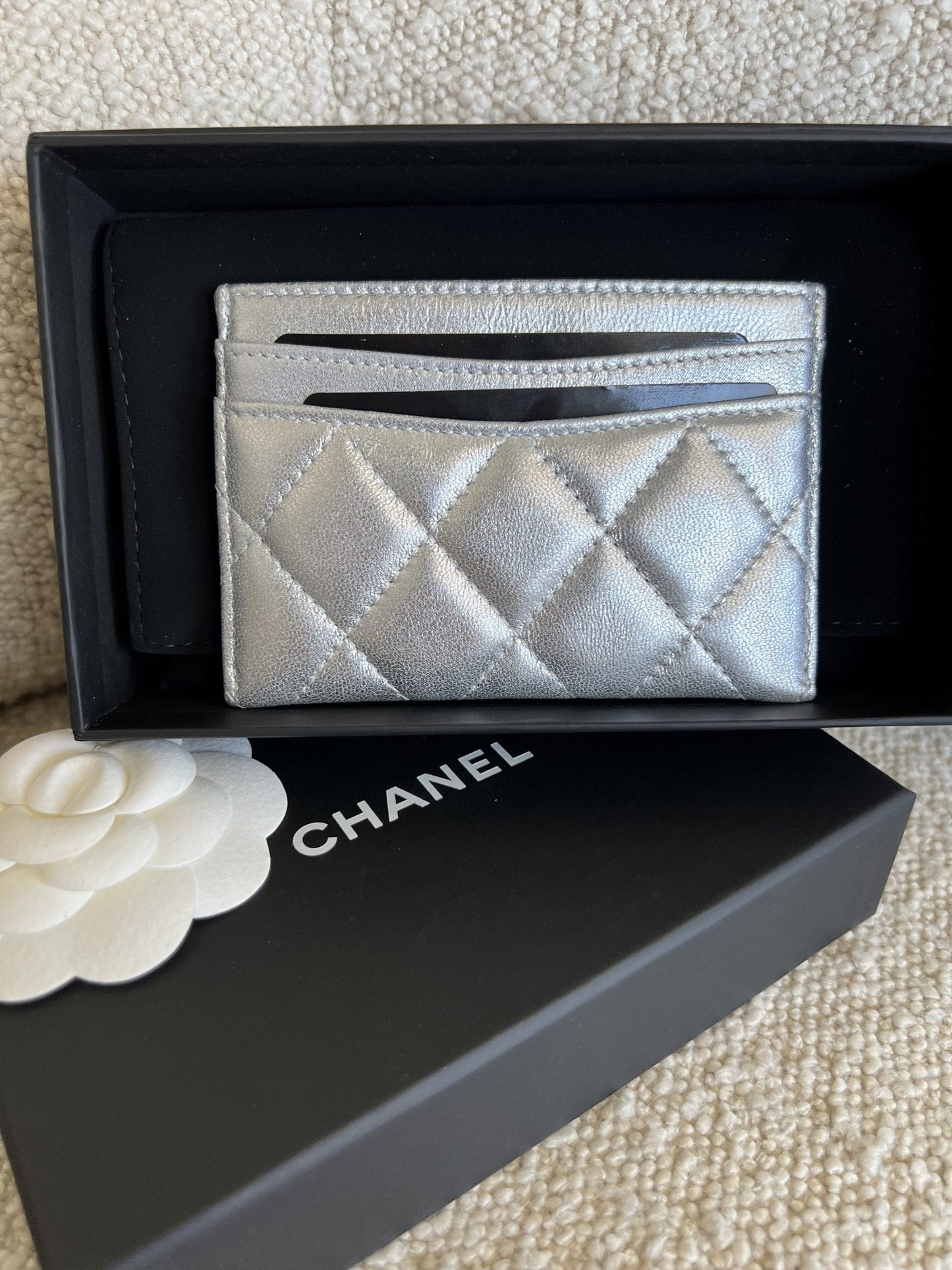 22P Metallic Silver Lambskin Quilted Card Holder SHW