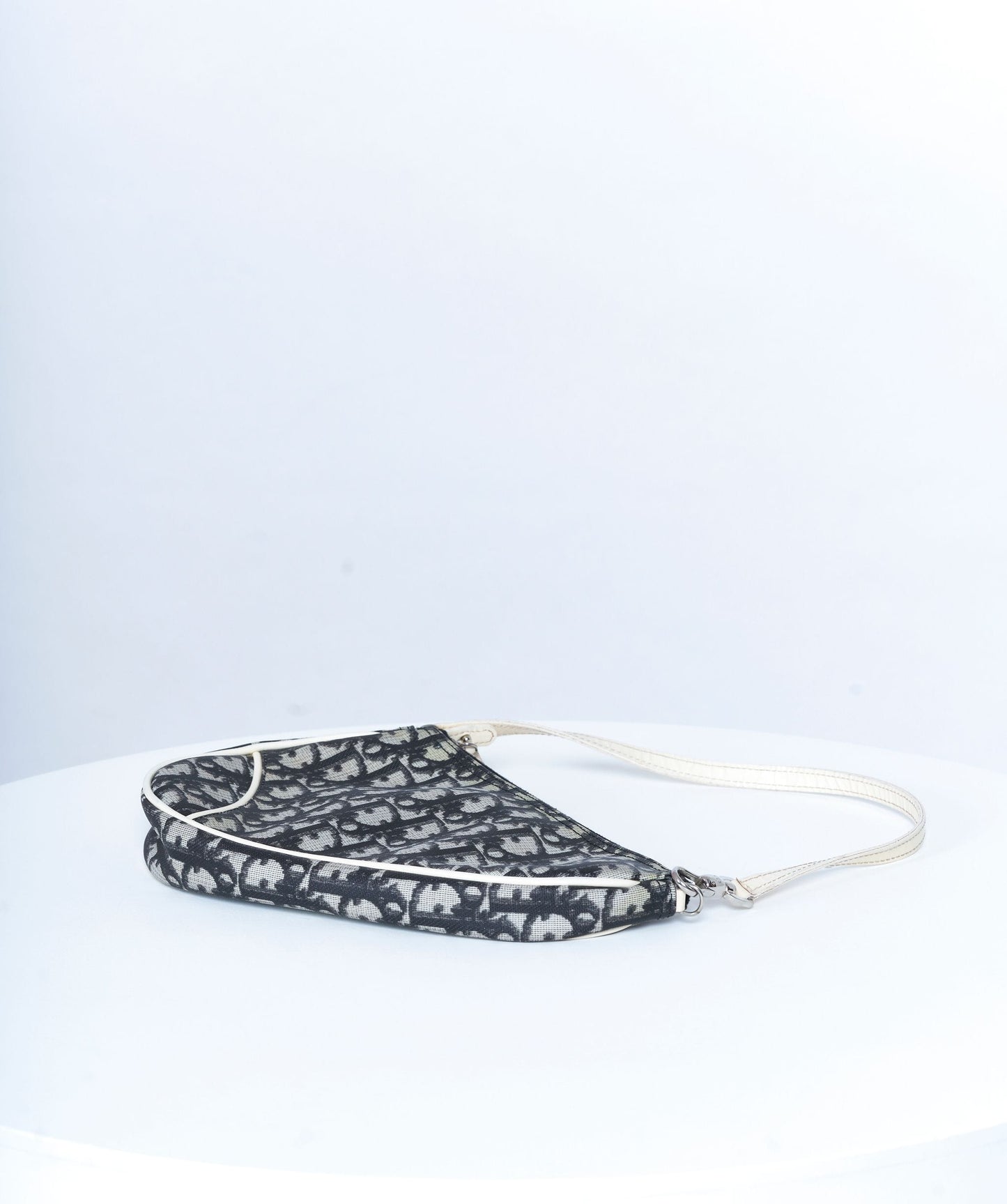 Chrisitian Dior saddle pochette MW1968 - Cap N Wrap