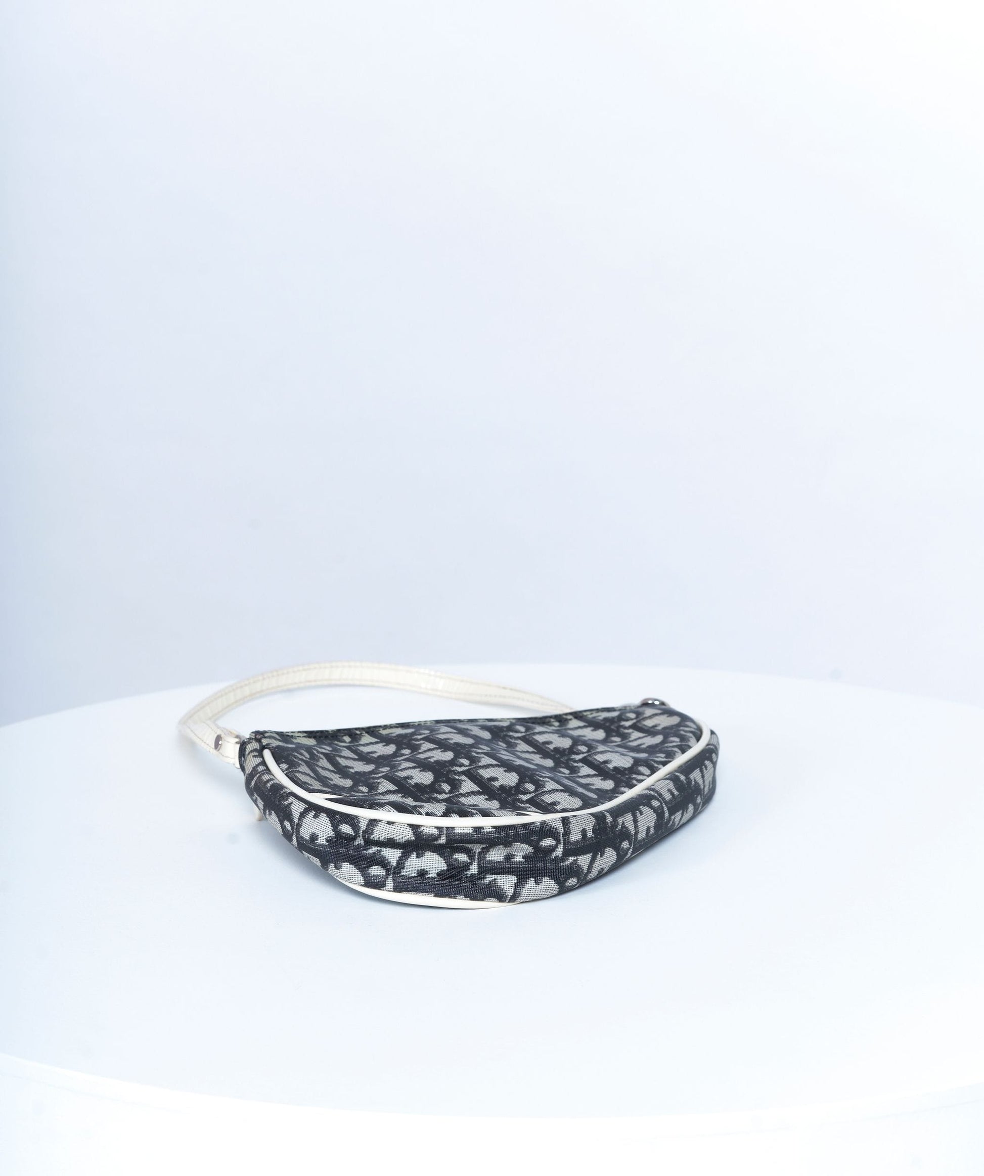 Chrisitian Dior saddle pochette MW1968 - Cap N Wrap