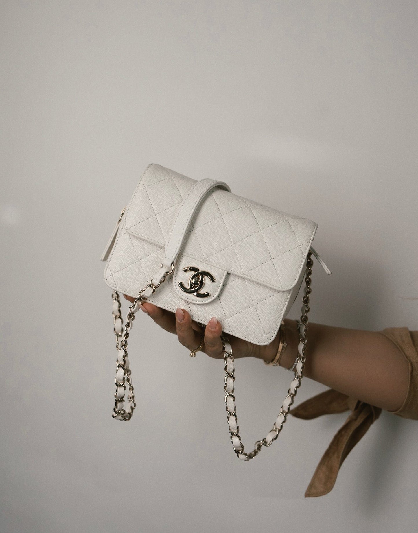 22C White Caviar Quilted Like A Wallet Flap Bag LGHW