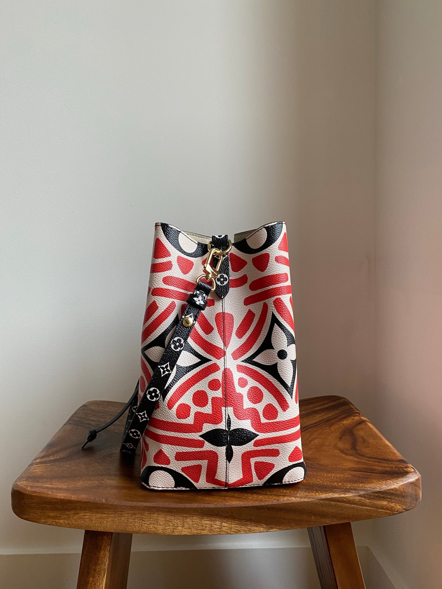 Louis Vuitton LV Crafty Neonoe MM M45362