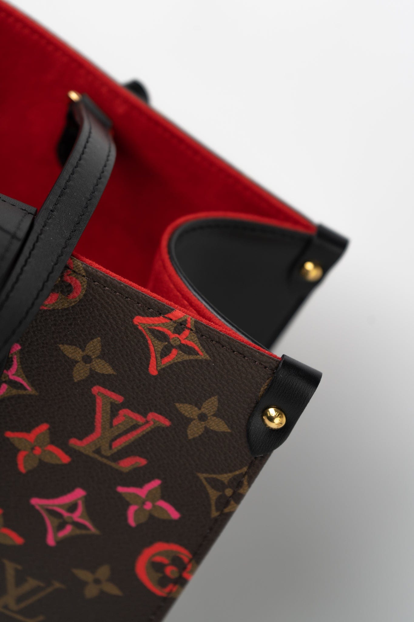 LOUIS VUITTON- Onthego MM Valentine’s Day Collection
